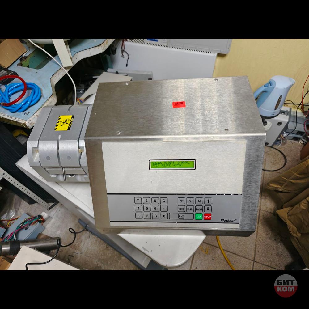 Комплекс: дозатор Flexicon PF22 и укупорщик FS32. GMP.